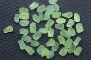 Pierre précieuse Evergreen extrait de terre 25 pièces 100% naturelle Prehnite brute en vrac connaissance intérieure brute brute - Product Image 4