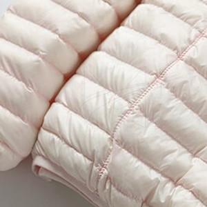 Veste matelassée à capuche en nylon et polyester imperméable sur mesure avec impression de logo personnalisé, design tendance pour la saison hivernale - Product Image 6