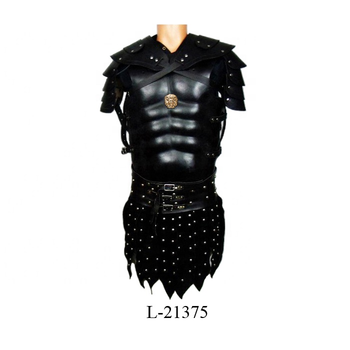 Черный халат с красным крестом на груди