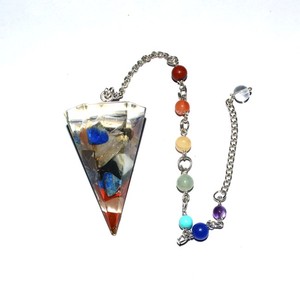 Vente en gros de pendules en pierre précieuse d'agate sculptée Orgone Chakra à facettes avec gravure pour pratiques spirituelles - Product Image 1