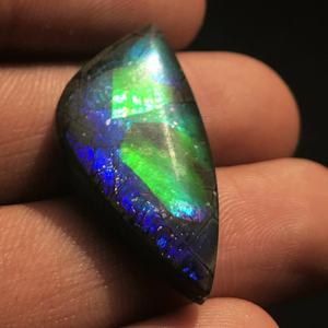 Canadien naturel Ammolite Forme Libre Cabochons Pierres Précieuses En Vrac - Product Image 3