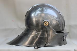 Casque italien Sallet Fleur dorée sur le côté Trois couches à l'arrière Casque médiéval de Tmoha Corporation - Product Image 3