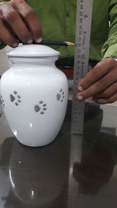 Urnes de crémation en aluminium à empreinte de patte blanche pour fournitures funéraires - Product Image 2