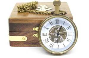 Montre de poche enchaînée de type antique dans une boîte en bois avec cadran blanc spécial taille 4.5 cm meilleur cadeau pour père mère frère - Product Image 2