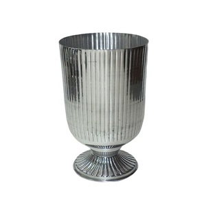 Vase à fleurs en aluminium nickelé de luxe de meilleure qualité Pot décoratif au design classique en gros pour les mariages et les fêtes - Product Image 6