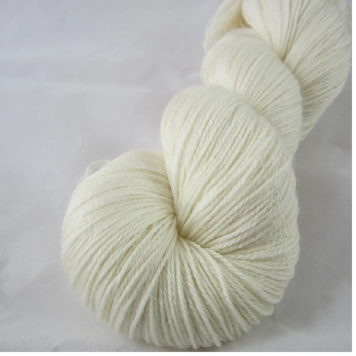 Merino Wool Yarns 100% Lamb Wool Melange Yarn Worsted Suitable for Dyers and Artists Available in 20 Microns