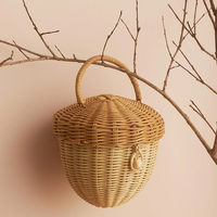 Petit panier en rotin mignon en forme de gland avec couvercle, pratique avec poignée en rotin, vente en gros