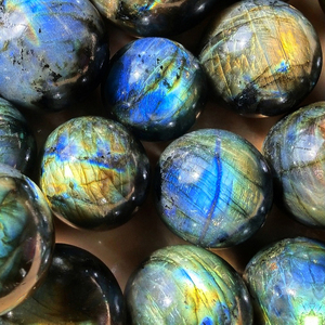 Sous-verres sphériques personnalisés en labradorite bleu galaxie, pierre précieuse |   Ensemble de pierres décoratives en labradorite demi-sphère en verre plume - Product Image 3