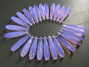 Perle en verre facettée allongée bleu lavande, faite à la main, pierre en vrac, 35 mm de long environ, certifiée par un tiers, marque PMEGEMSBEADS - Product Image 6