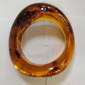 Brazalete de diseño de Color ámbar, de resina, grande y grueso - Product Image 2