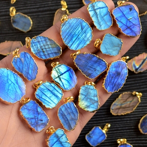 Collier à pendentif arc-en-ciel de labradorite, ample, à la mode, avec dépôt d'or par galvanoplastie, personnalisé - Product Image 1