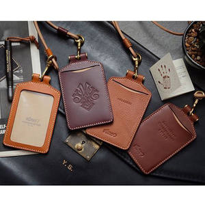 Logo en relief personnalisé porte-carte D'IDENTITÉ en cuir - Product Image 4