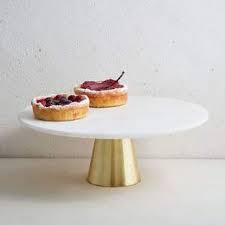 Support à gâteau en laiton brillant en métal polonais à 3 pieds avec plaque en marbre design Nouveau look Tendance Style moderne Support à gâteau unique - Product Image 3