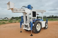 Nouvelle condition 100 mètre tracteur hydraulique monté carotteuse PTBW Machine d'enquête sur le sol CNC machines de forage vente