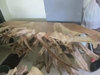 Консольный стол из корня тика