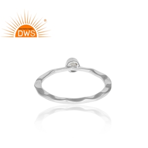 แหวนแต่งงานประดับพลอยโทแพซสีขาวทรงกลม ตัวเรือนเงินแท้ 925 แบบตอกลาย  ผู้ค้าส่งเครื่องประดับสั่งทำ - Product Image 4