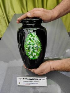 Urna de cremación Floral blanca de aluminio, suministros funerarios de gracia y misericordia pintados a mano por Brassworld India - Product Image 4