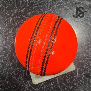 Pelota de Críquet de Cuero JAWAS SPORTS de Alta Calidad al por Mayor con Colores Personalizables al Mejor Precio para Entrenamiento de Críquet - Product Image 4
