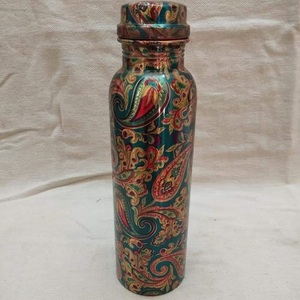 Botella de Agua Sellada de Latón con Sistema Roll-On y Acabado Decorativo - Product Image 4