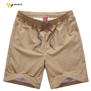 กางเกงขาสั้นออกกำลังกายขนาดกลางของผู้ชายเสื้อกีฬาผ้าโพลีเอสเตอร์พิมพ์ลายโลโก้ลำลองทรงหลวมปรับแต่งได้ - Product Image 1