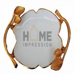 ถาดวางกลางโต๊ะพร้อมที่จับดีไซน์ใบไม้เคลือบสีขาวและเคลือบทองทำจากโลหะถาดตกแต่ง - Product Image 1