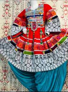 ชุดเดรสแบบดั้งเดิมของชนเผ่าบันจารา สไตล์วินเทจ  แบบใหม่ไม่ซ้ำใคร  ชุดเดรสแบบดั้งเดิมของชาวอัฟกัน/ปากีสถาน  ชุดเดรสโคจิ  โดย AJM - Product Image 2