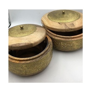 Ensemble de deux bols à soupe et à sauce décoratifs islamiques en bois et en métal polis, écologiques, avec couvercle - Product Image 1