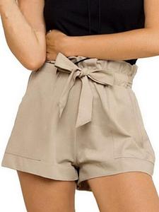 Short élégant pour femmes Tissu confortable et durable respirant pour une tenue décontractée de tous les jours avec un design moderne et élégant - Product Image 3