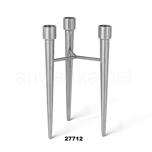 Portavelas de metal de 3 pilares con diseño de Punta plateada hecho a mano - Product Image 1