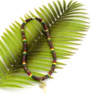 Collier Pendentif Artisanal Perlé en Noix de Coco Style Rasta, Bijou de Mode Jamaïcain pour Hommes, Fabriqué aux Philippines