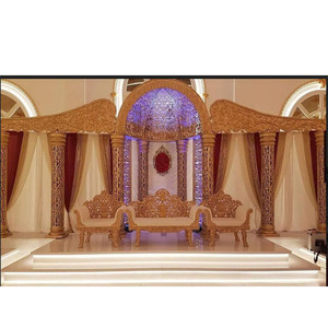 Escenario de Boda Tamil con Aspecto Dorado, Escenario de Recepción de Boda con Temática Dorada, Magnífico Escenario para Eventos de Boda Maharaja en el Reino Unido - Product Image 1