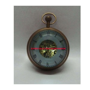 Mini horloge de bureau à quartz avec affichage d'aiguille de fonction radio en vente - Product Image 5