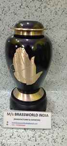 Laiton noir priant main urne fournitures funéraires par Brassworld Inde - Product Image 5