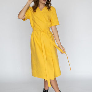 Robe en lin pour femmes, design traditionnel 2026, couleur jaune, col en V, imprimé normal, manches courtes et longueur genou - Product Image 3