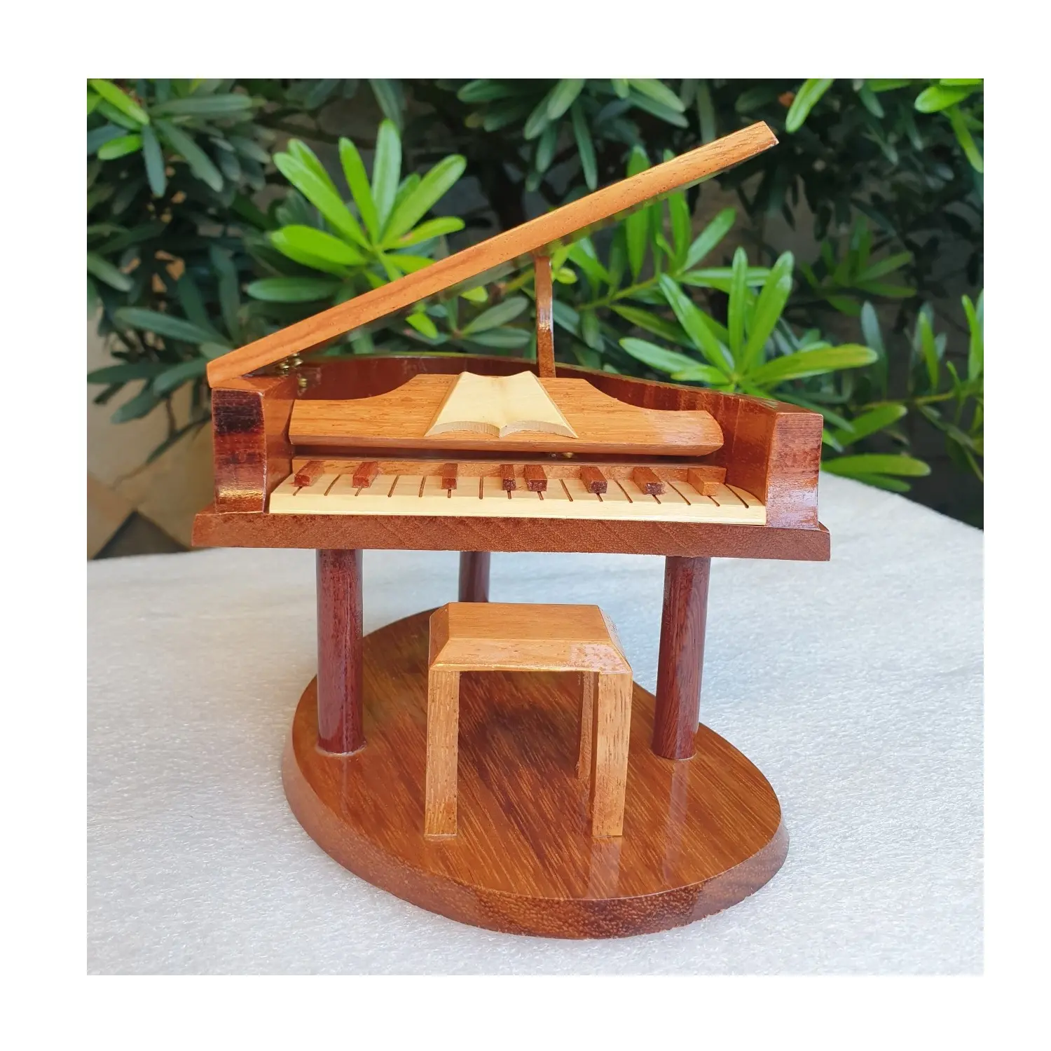 Patung Kayu Dekorasi Rumah-Instrumen Musik Kayu Model Hadiah Koleksi Gitar Model Kristal Kayu (+ 84 587 176 063)