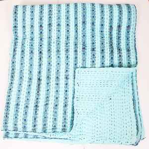 ผ้าห่ม Kantha ทำจากผ้าฝ้าย100% สีน้ำเงินทำด้วยมือผ้าคลุมเตียงลายนามธรรมสำหรับใช้ในบ้าน - Product Image 3