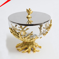 Tazón de metal y vidrio de alta calidad, tazón de servicio de forma redonda de trabajo elegante con soporte de metal dorado para decoración de boda