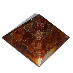 Meilleures ventes de pyramides d'orgone de cornaline libérant de l'énergie de méditation avec Point de cornaline - Product Image 1