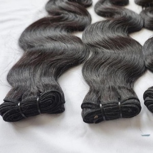 100% extensions de cheveux humains vierges indiens Remy bruts 26 "noir qualité supérieure texture ondulée machine Double trame non traitée - Product Image 1