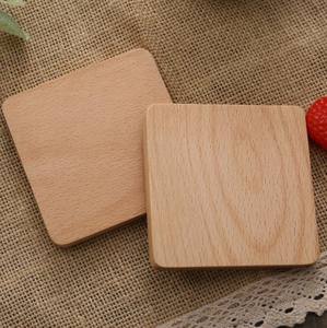 Posavasos de madera rectangular en Blanco clásico sostenible para hoteles y tiendas de alimentos y bebidas por Isar International - Product Image 4