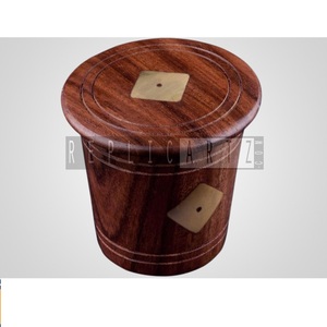 Juego de 5 Dados de Madera de Alta Calidad con Vaso/Taza Incluidos - Product Image 1