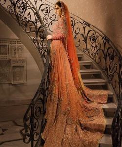 Robe de mariée élégante indienne pakistanaise Anarkali longueur au sol robe Lehenga avec broderie à la main lourde et Trail - Product Image 1