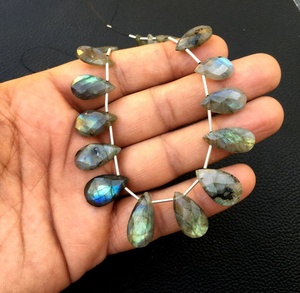 19 pièces de pierres précieuses en Labradorite naturelle à facettes en forme de poire, perles de Briolette bleu Flashy pour la fabrication de bijoux en gros - Product Image 1