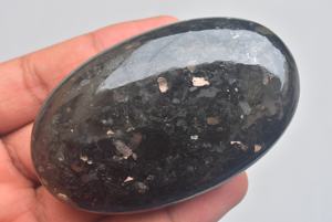 Piedra de Nuummite Natural de Alta Calidad, Gema Negra de 15.5 Pulgadas/38cm, Piedra Suelta para Joyería - Product Image 3