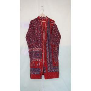 Robe Kantha cousue à la main Veste d'hiver Manteau multicolore Vêtements de plage Kimono Manteau Kantha indien fait main avec poche bord brut - Product Image 3