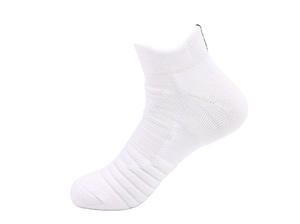 Chaussettes de sport antidérapantes à impression numérique de haute qualité OEM pour hommes et femmes Chaussettes unisexes avec logo personnalisé Chaussettes - Product Image 2