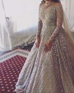 Robe bouffante de créateur indienne et pakistanaise inspirée de la mode 2019 avec broderie élégante et silhouette évasée - Product Image 4