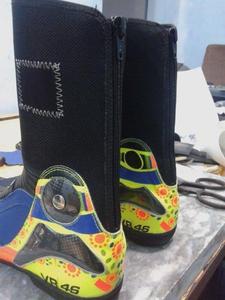 รองเท้าบูทมอเตอร์ไซค์หนังสำหรับนักขี่มืออาชีพ รุ่นกันไฟและกันน้ำ สำหรับทุกเพศ - Product Image 2