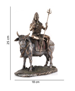 Nirmala Handicrafts - Estatua de Nandi Shiva Hecha a Mano en Resina de Poliéster y Bronce, Ídolo Religioso Hindú Indio, Figura Decorativa Art Deco para Mesa o Escritorio - Product Image 1