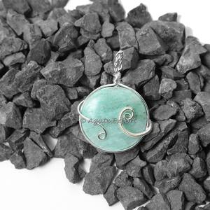 Pendentif de guérison en fil d'aventurine verte Agate sculptée en style cercle pour Feng Shui & Love pour la décoration de la maison - Product Image 1